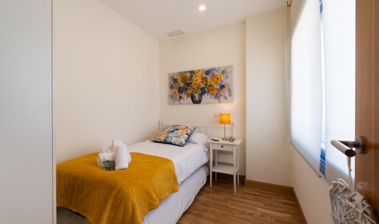 Malaga Centro Maria Zambrano Apartment Exterior photo